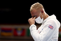 Võ sĩ Boxing bật khóc, không đeo huy chương khi về nhì tại Olympic