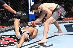 UFC 266: Cú tay sau knockout đối thủ "thẳng cẳng" từ Matthew Semelsberger