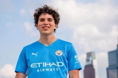 Man City ký hợp đồng với game thủ Fortnite 16 tuổi