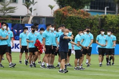 Các trận đấu của tuyển Việt Nam có thể bị tạm dừng vì… sấm sét