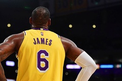 LeBron James bước sang tuổi 37: Khi đôi vai già cỗi vẫn ngày một nặng nề hơn