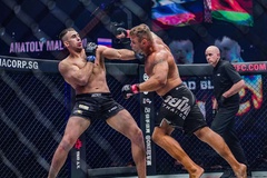 Tung đòn móc bất ngờ, "máy knockout" Anatoly Malykhin giành đai ONE Championship