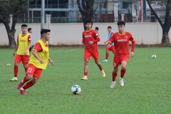 Cảnh sát Campuchia hộ tống U23 Việt Nam đến sân tập