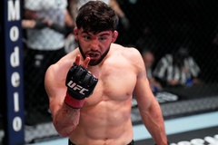 Arman Tsarukyan "tắm máu" Joel Alvarez, nhắm thẳng Top 10 hạng nhẹ UFC