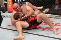 UFC 273: Aleksei Oleinik viết kỉ lục với đòn khóa hiểm, tân binh Mike Malott gây sốc khi knockout Mickey Gall