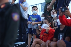 Hàng ngàn CĐV Quảng Ninh cháy hết mình trong ngày mở màn SEA Games 31