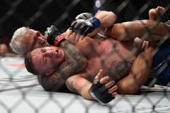 UFC 274: Charles Oliveira kết liễu Justin Gaethje trong 1 hiệp, ngôi vị mạnh nhất không hề suy chuyển