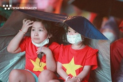 Có một “Việt Trì thu nhỏ” trong lòng Việt Trì: Trải chiếu, đội mưa cổ vũ U23 Việt Nam