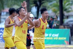 Đội tuyển bóng ném bãi biển Việt Nam vỡ òa cảm xúc sau tấm HCV SEA Games 31