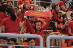 Hàng ngàn CĐV Quảng Ninh tạo nên lễ hội trên khán đài bóng chuyền SEA Games 31