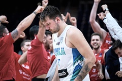 Ngôi sao Ba Lan lập triple-double lịch sử, loại Luka Doncic và Slovenia khỏi EuroBasket 2022