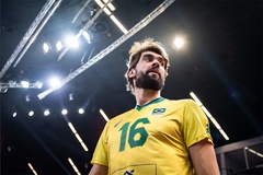 Ngôi sao bóng chuyền Brazil lại vướng bê bối "ngón tay thối"