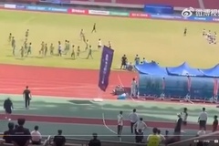 Cầu thủ U15 "quây" đuổi đánh trọng tài ở Trung Quốc