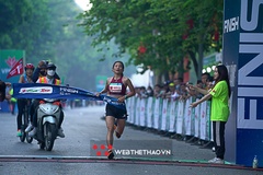 Màn về đích ấn tượng của các nhà vô địch giải VPBank Hanoi Marathon 2022