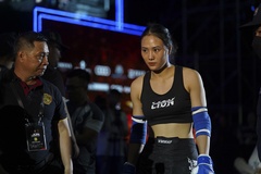 Nhan sắc “không thể rời mắt” của hot-girl MMA Phạm Nhung tại bán kết LION Championship