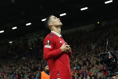 Ronaldo thay đổi cách ăn mừng với MU: Từ “siuuu” thành “ngủ”
