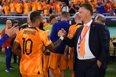 Van Gaal vượt qua Advocaat về số trận thắng với tuyển Hà Lan
