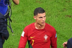 Ronaldo dỗi bỏ về sớm vì lần đầu tiên bị "bỏ rơi" sau 14 năm