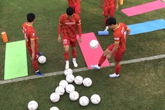Tuyển Việt Nam làm quen với bóng thi đấu chính thức tại AFF Cup 2022