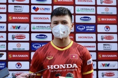 Quang Hải trải lòng về chuyện HLV Park gửi thư trực tiếp cho Pau FC