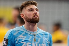 Ngôi sao bóng chuyền Ba Lan Bartosz Bednorz trở lại quê nhà