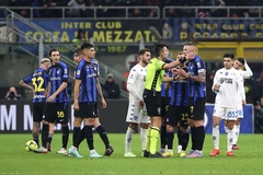 Inter thua sốc sau khi chơi với 10 người và thủ môn mắc sai lầm