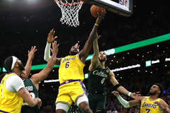 Los Angeles Lakers thua cay đắng kình địch Celtics vì tranh cãi liên quan đến trọng tài