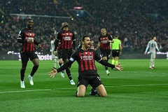 Ibrahimovic phá kỷ lục Serie A trong đêm buồn của AC Milan