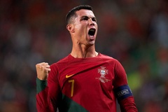 Ronaldo áp sát Messi với thành tích sút phạt “chưa từng thấy”