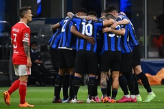 Lọt lưới 2 bàn vào phút cuối, Inter vẫn tạo nên trận derby ở bán kết
