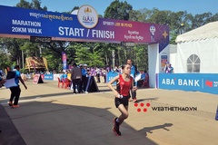 Cô bé 37 kg Lê Thị Tuyết giành huy chương marathon SEA Games 32, ĐKVĐ Hoàng Nguyên Thanh chỉ về ba