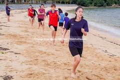 Đội tuyển bóng chuyền nữ Việt Nam luyện thể lực trên đảo sẵn sàng cho ASIAD Hàng Châu