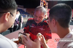 Người hâm mộ vây kín "Phù thủy billiards" Efren Reyes tại Hanoi Open