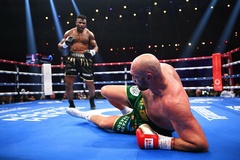 Bị Francis Ngannou đấm ngã, Tyson Fury thắng trận trong tranh cãi