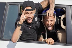 Neymar trợ giúp tiền và luật sư khi Dani Alves ra toà