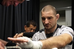 Quá khứ bị bạo hành: Ngòi nổ của Sean Strickland trước Dricus Du Plessis ở UFC 297