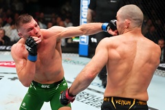 UFC 297: "Tê giác" Dricus Du Plessis vượt qua Sean Strickland, lấy đai vô địch hạng trung