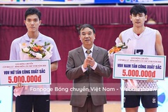 Trao giải VĐV xuất sắc nhất cúp bóng chuyền Hoa Lư 2024: Bích Tuyền, Ngọc Thuân tiếp tục được vinh danh