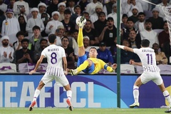 Ronaldo suýt ghi bàn từ... giữa sân ở Champions League châu Á
