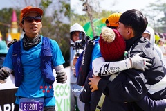 Đỗ Trọng Nhơn vô địch cự ly 112km Dalat Ultra Trail 2024: Mệt mỏi và cái ôm chặt ở vạch đích
