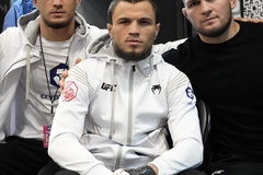 Khabib trở lại huấn luyện Umar Nurmagomedov giữa tin nợ thuế