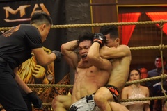 Học trò Duy Nhất tung đòn siết hiểm, tiến vào bán kết giải MMA Thần Võ Việt Nam