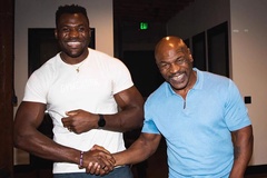 Francis Ngannou tự tin “ông thầy” Mike Tyson sẽ khiến Jake Paul bị sốc