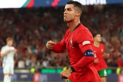 Ronaldo giải cứu Bồ Đào Nha từ ghế dự bị bằng bàn thắng thứ 901