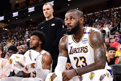 LeBron James và Bronny làm nên lịch sử, trở thành cặp cha còn đầu tiên cùng thi đấu tại NBA