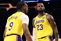 Cùng ra sân ngày mở màn giải đấu, cha con LeBron James làm nên lịch sử bóng rổ NBA