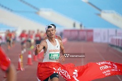 Nguyễn Thị Oanh và Hoàng Nguyên Thanh lên ngôi ở giải Viettel Marathon 2024 chặng Việt Nam