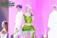 "Vợ quốc dân" Phương Ly xinh đẹp rạng rỡ tại Herbalife Countdown Party 2025