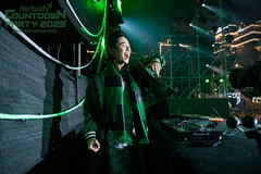 DJ Wokeup đem đến những sắc màu mới lạ và độc đáo cho Herbalife Countdown Party 2025