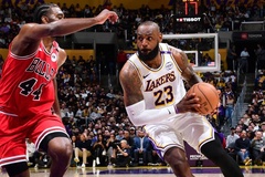 LeBron James tái xuất... chỉ để cùng Los Angeles Lakers thua đậm 31 điểm trên sân nhà